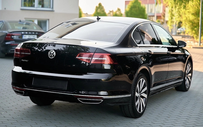 Volkswagen Passat cena 79800 przebieg: 171400, rok produkcji 2019 z Suchowola małe 742